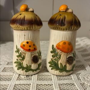 Merry Mushroom 4” Ceramic Pepper Shakers Lot of 2 - Sears 1976
